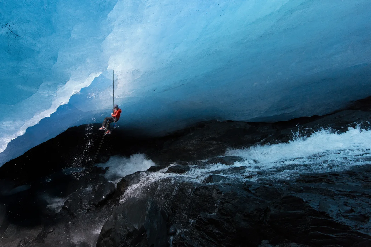 Ice Cave Explorer