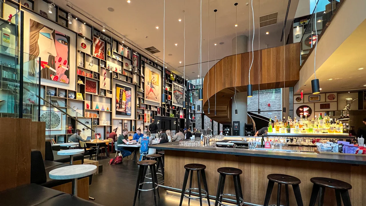 Hotel Bar